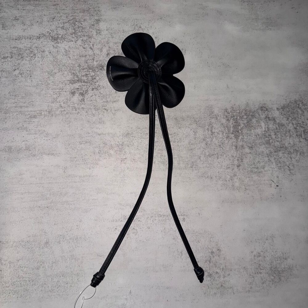 Coachtopia loved leather upcrafted flower charm - Picture 2 of 6